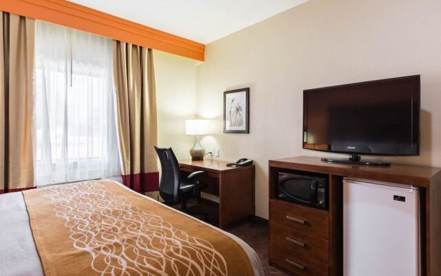 Econo Lodge Inn & Suites East Houston I-10