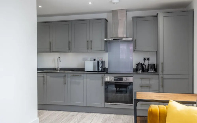 Stunning 2-bed Apartment in Camberley