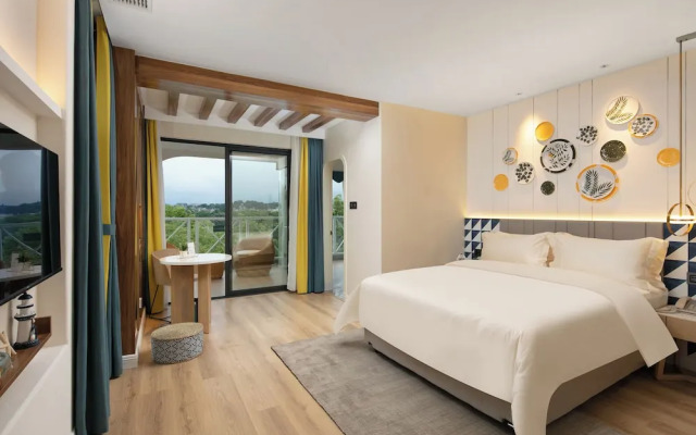 O.Live Social (Guilin Elephant Trunk Hill Two Rivers and Four Lakes Store)