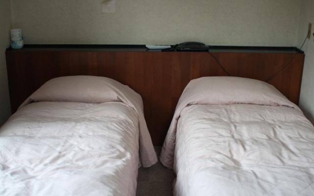 Red Sun Rooms – Guest Rooms – Hakuba