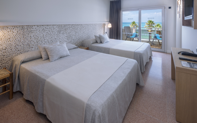 Caprici Beach Hotel & Spa