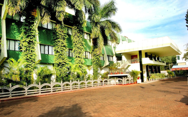 Hotel Parisutham