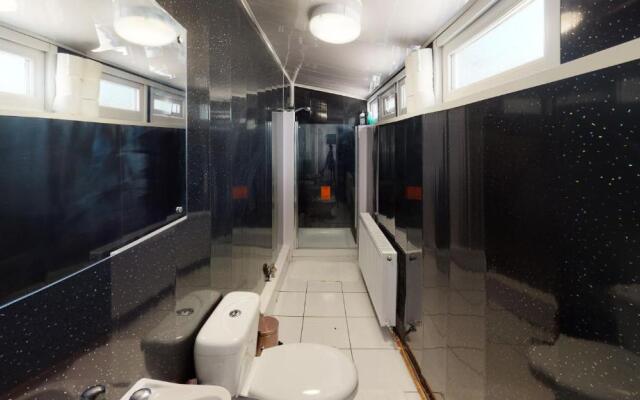 J Kyns Exclusive Apartment