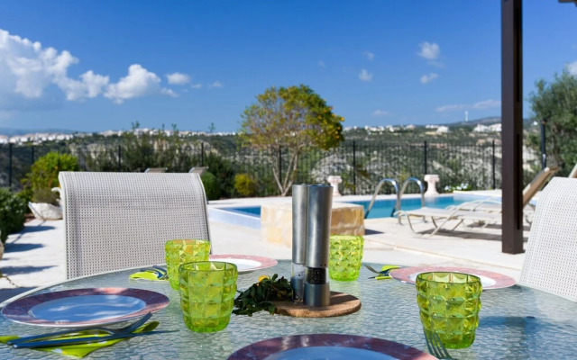 Stunning 3 bedroom villa 'BZ01' with private pool, stunning views, communal pool and resort facilities, Zephyros Village on Aphrodite Hills Re