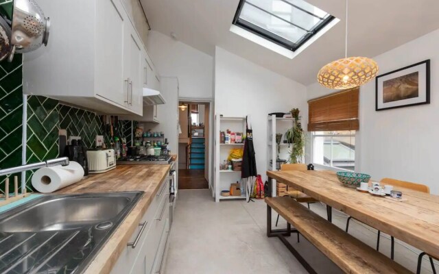 Bright 2 Bedroom Flat in Lower Clapton