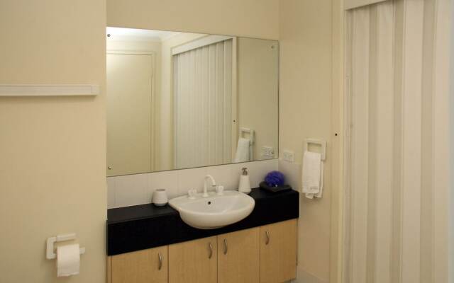 Adelaide Cbd Apartment - 3Br, 2Bath & Carpark