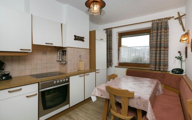 Modern Apartment in Uderns Near Ski Area