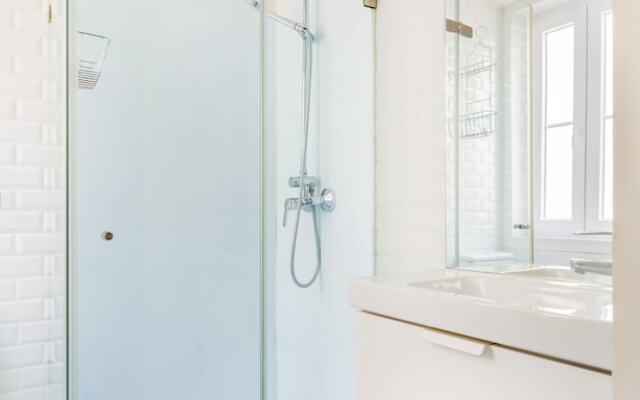 Romantic Alfama Getaway