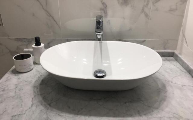 The Cove 1.3km From Beach