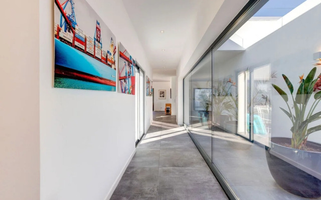 Casa Blanca Magnificent 4 Bedroom Villa With MOD