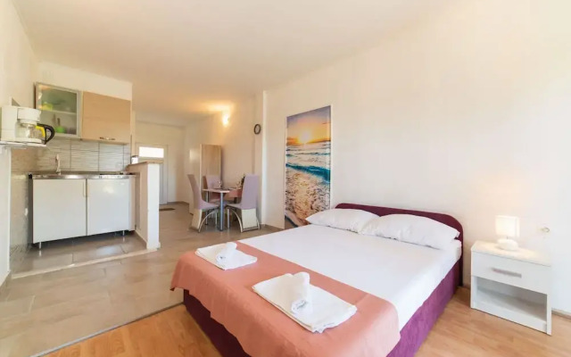 Tranquil and Stylish Apartment Kastel Novi