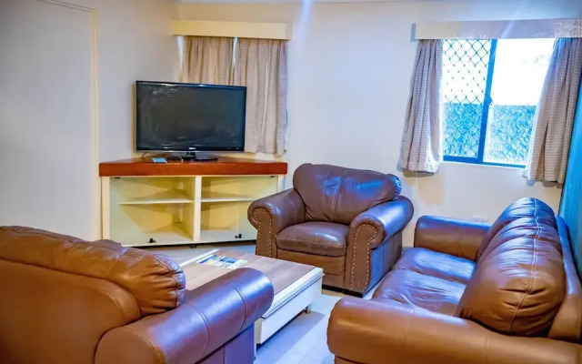 Highlander Hotel & Apartments