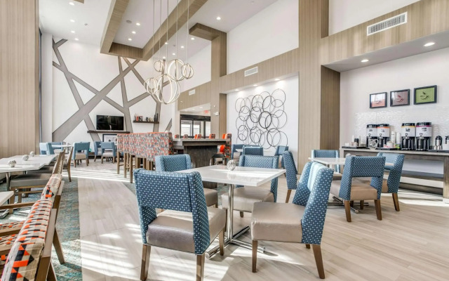 Hampton Inn & Suites North Dallas Central Expy