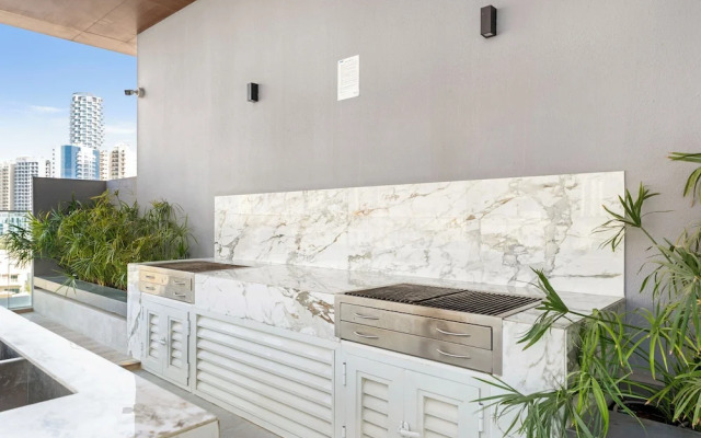 Modern 1 BR Oxford Terraces