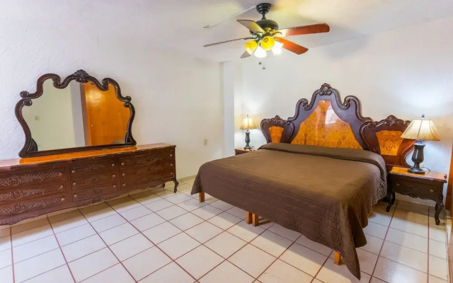 Suites Poliforum Inn