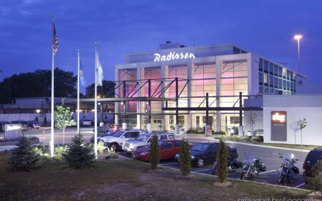 Delta Hotels by Marriott Milwaukee Northwest