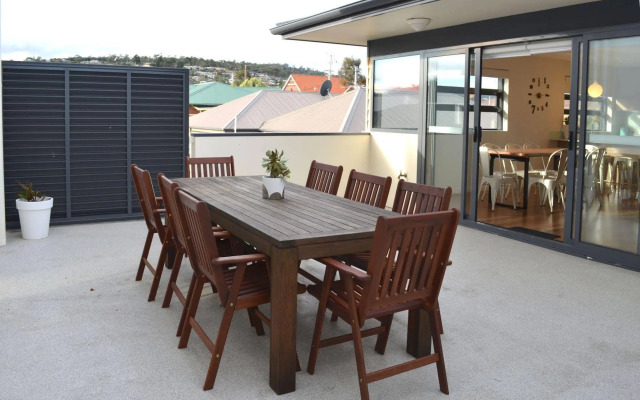 Kangaroo Bay Apartments