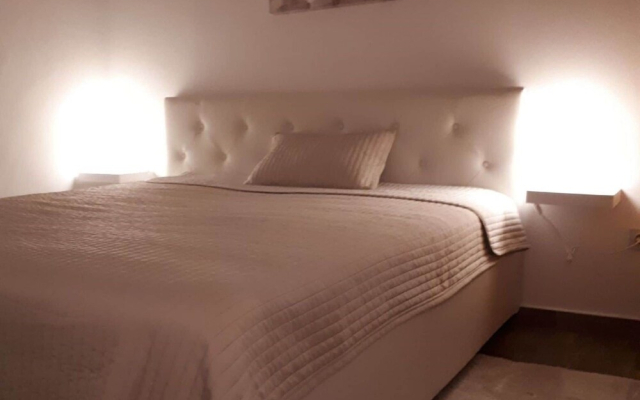 Adorable Apartment With Covered Terrace & Sea View