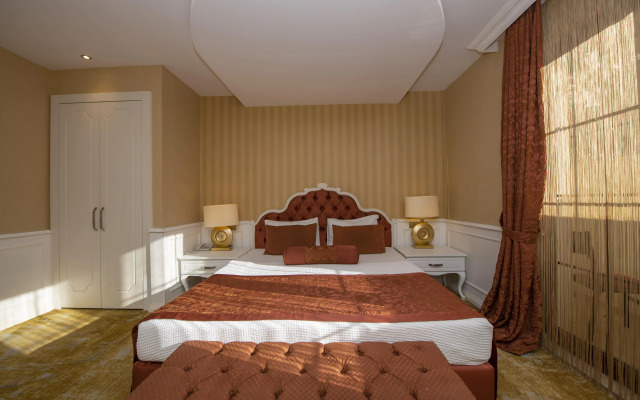 Han Deluxe Hotel