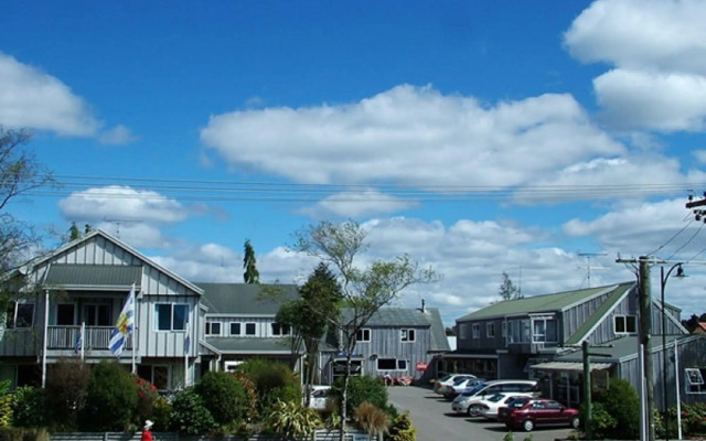 Howards Mountain Lodge