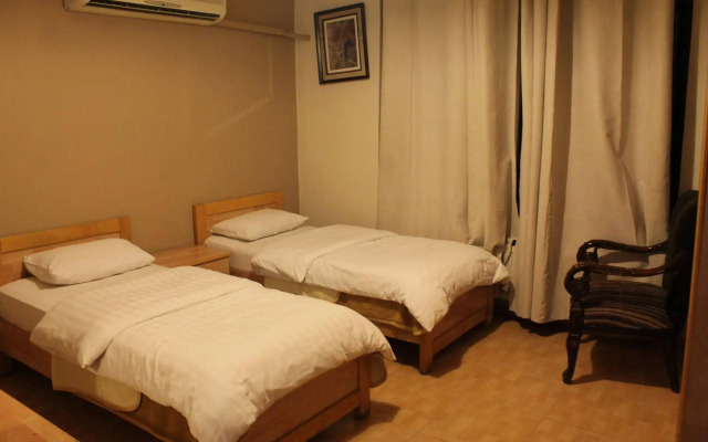 Al-Ballouti Hotel Suites