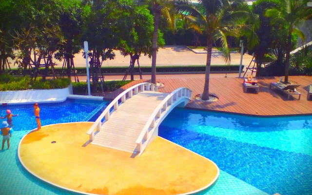 Lumpini Seaview Jomtien by Strand