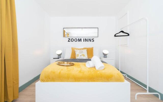 Stylish, modern 3 bedroom townhouse with parking