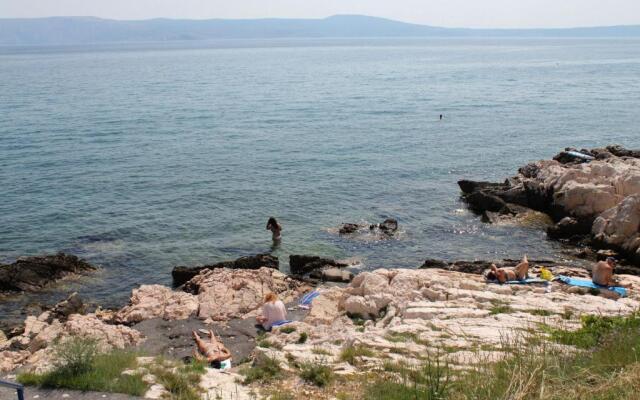 Apartments with a parking space Novi Vinodolski - 18968