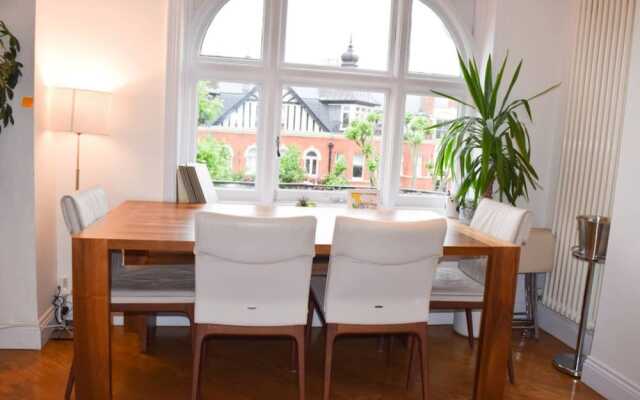 Stylish 2 Bedroom Top Floor Flat In Maida Vale