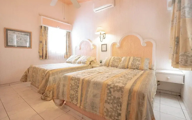 Playa Azul Apt with Sea views & Pool