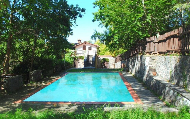 Spacious Holiday Home with Pool in Migliorini