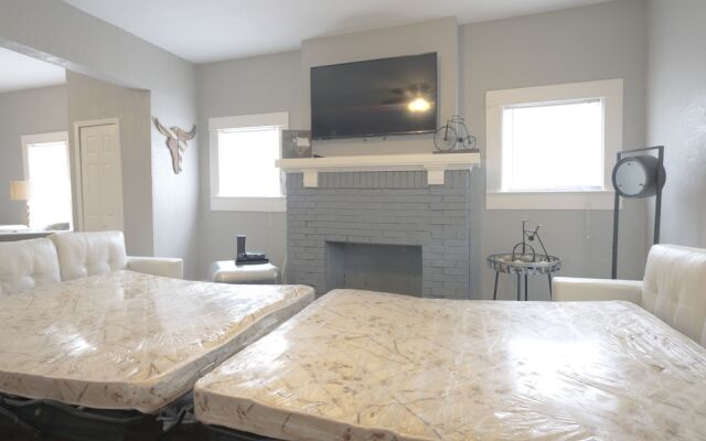 Laurel Pearl-Sleeps 5-1Bd