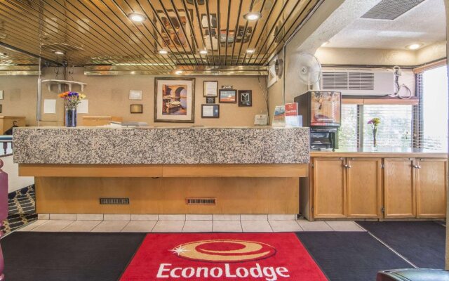 Econo Lodge Motel Village