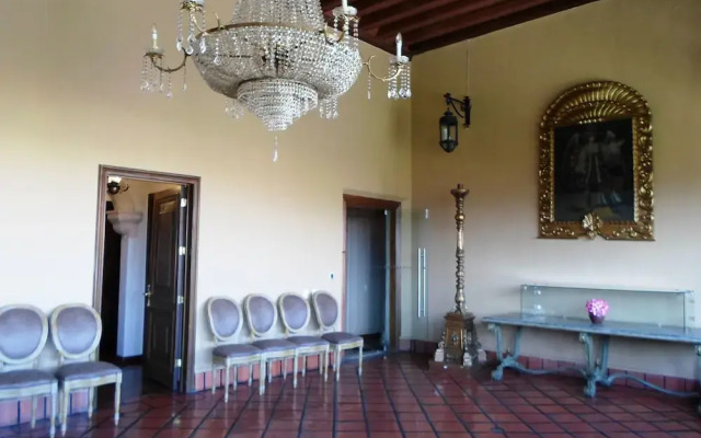 Hotel Virrey De Mendoza