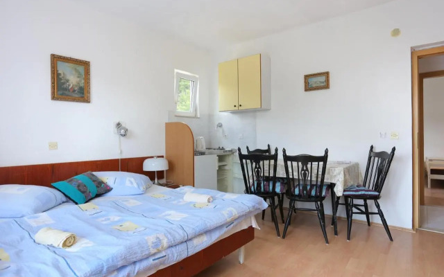 Apartments with a parking space Tucepi, Makarska - 2676