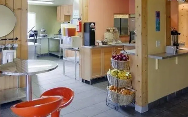 Americas Best Value Inn - Madison