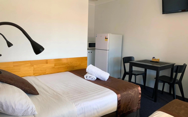 Baths Motel – Guest Rooms – Moree