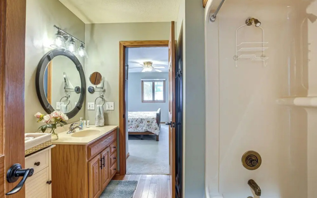 Apple Valley Home, Shared Golf Course On-site
