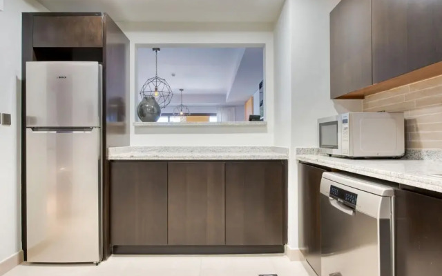 Luxury Palm Property w Beach Sea View