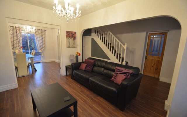 65 Tynedale Avenue - Holiday Home