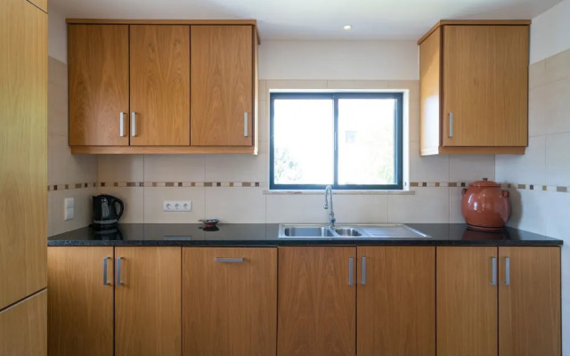 Inviting 4-bed Villa in Burgau With Private Pool