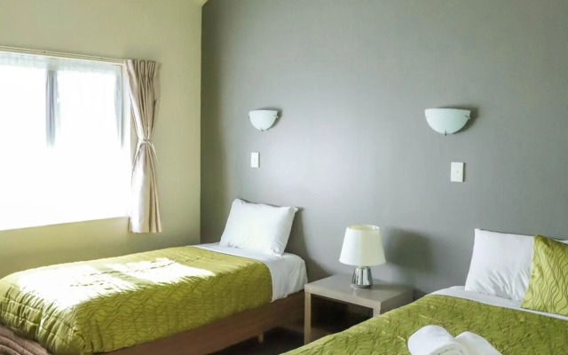 Airport Manor Inn