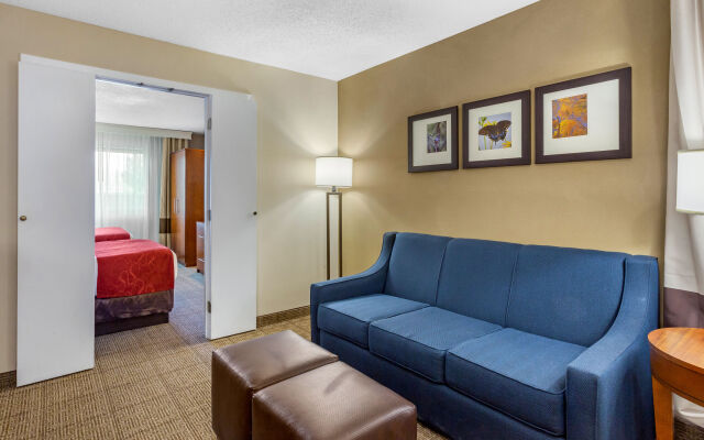 Comfort Suites Oakbrook Terrace near Oakbrook Center