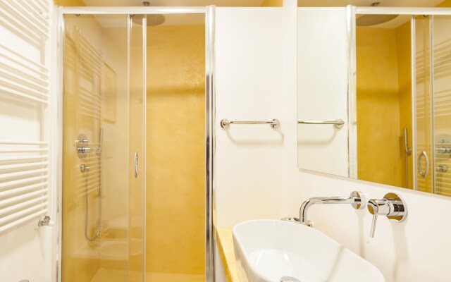 Trevi Fountain Art Suites