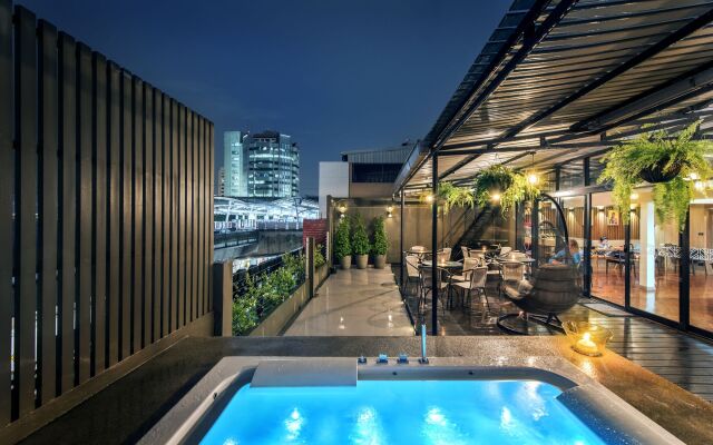 THE Posh Phayathai