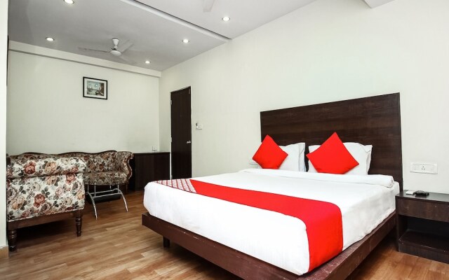 OYO 6894 Hotel White Lily