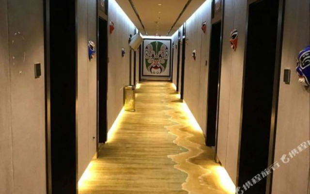 Royal Garden Holiday Theme Hotel