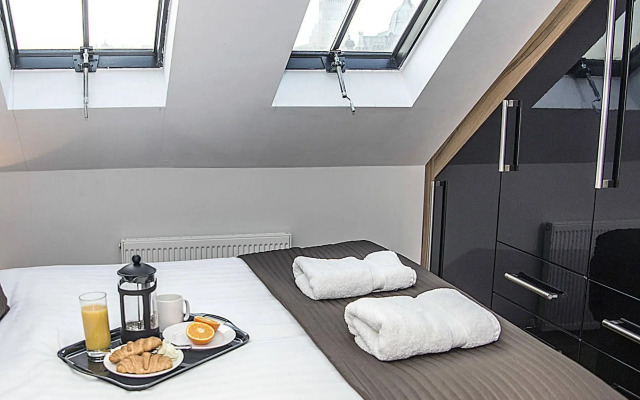 Base Serviced Apartments - Sir Thomas Street