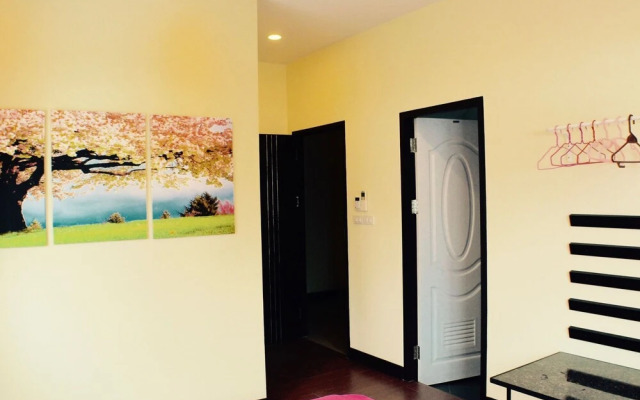 4 Bedroom House at Skytrain