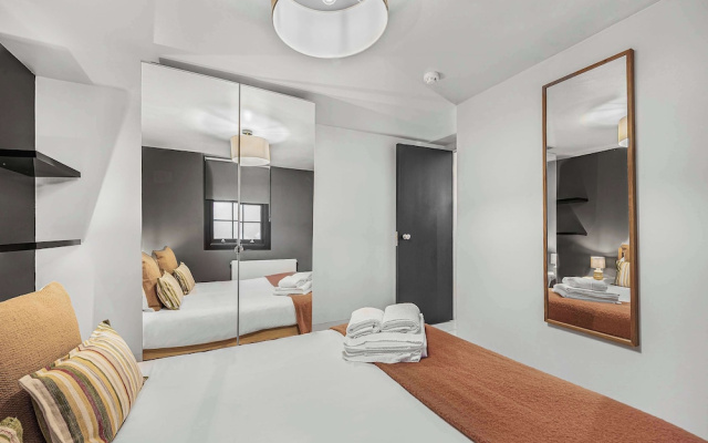 City Ember Fitzrovia by Frankie